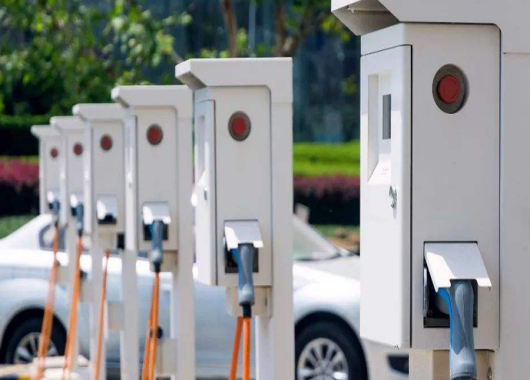 英國(guó)電動(dòng)汽車(chē)行業(yè)陷入困境，英媒：中國(guó)背鍋！